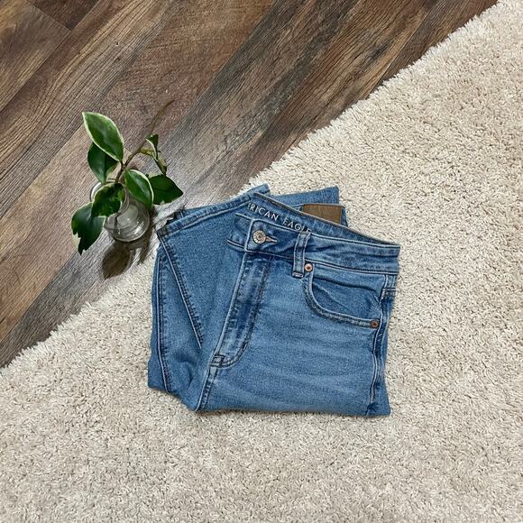 American Eagle Outfitters Denim - American Eagle Size 4 Regular Medium Wash Stretch High Rise Mom Jeans